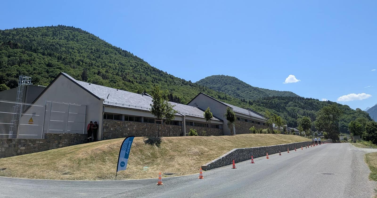 Poste électrique d'Aure, equipements publics à 25 route de Cadéac, Arreau (65) — Arche Studio, architecte à Toulouse